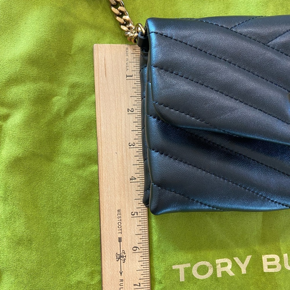 TORI BURCH Kira Chevron Wallet With Gold Chain - Picture 5 of 16